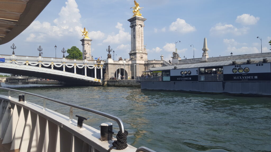 Champagne Cruise on the Seine River (5)